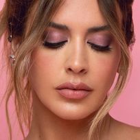 model-pictures-ultimate-pro-shadow-18-count-2